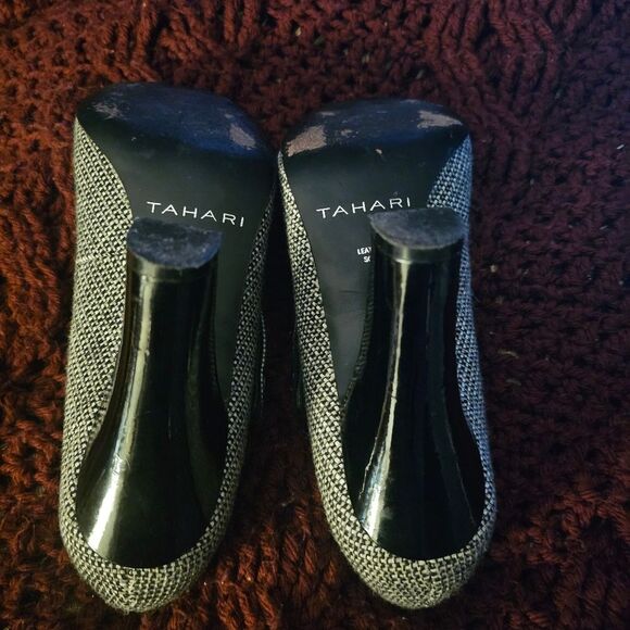 Tahari Mary Jane Hoodstooth Pattern Leather 4" heel. Size 9.5 - Picture 6 of 7